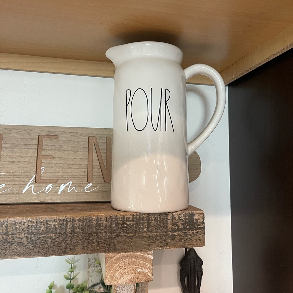 Rae Dunn pour pitcher